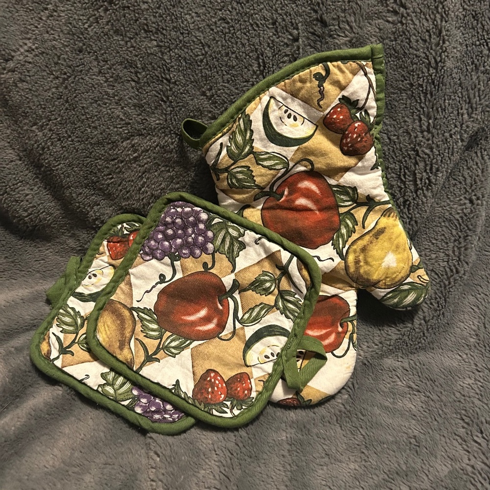 😉Bundle Days😉 Oven Mitt And 2 Pot Holders Apple Fruit Design Farmhouse Decor